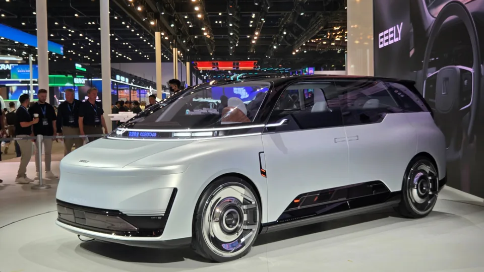 Geely EVA Cab robotaxi: debutto Auto China 2026