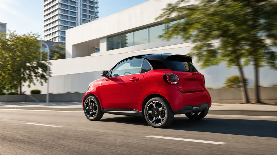 La smart #2, city car elettrica a due posti attesa al Salone di Parigi