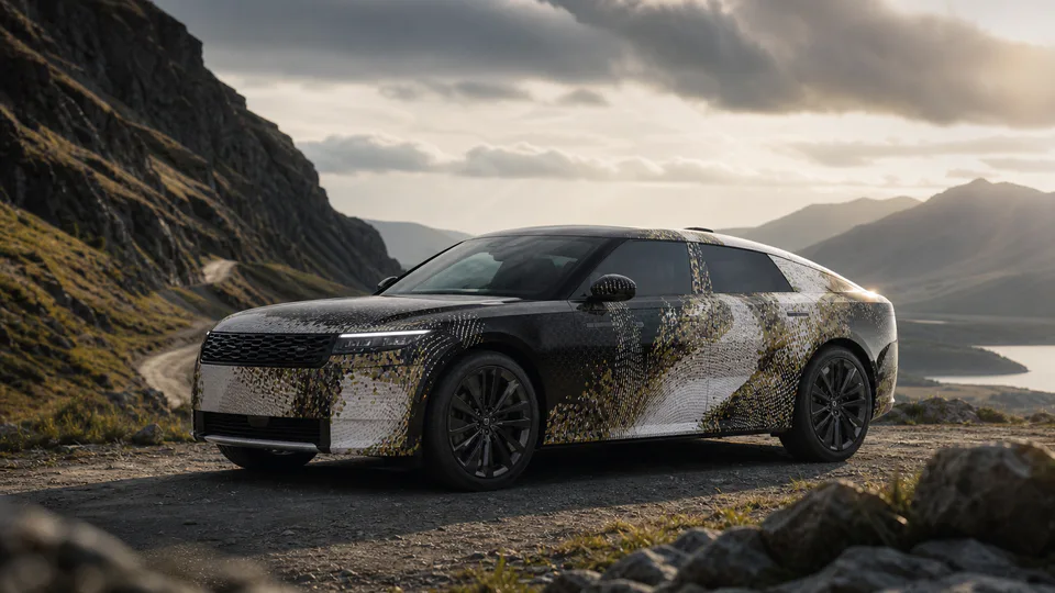 La futura Range Rover GT, fastback elettrica con assetto più basso rispetto ai SUV tradizionali