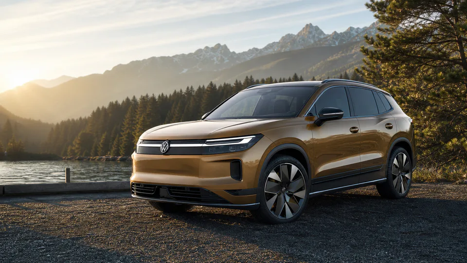 Il prototipo della Volkswagen ID. Tiguan, SUV elettrico atteso sul mercato europeo nel 2027