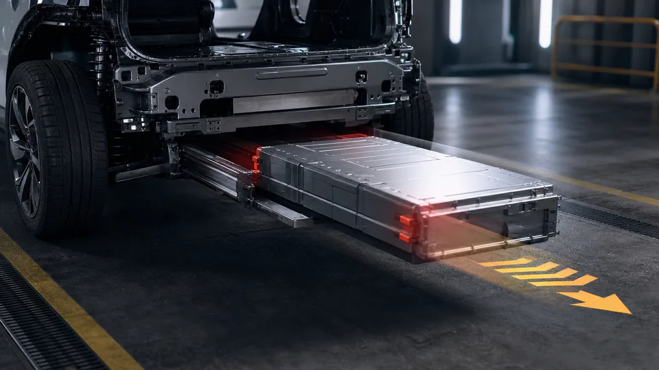 Il brevetto Stellantis per un sistema di espulsione d’emergenza della batteria di un’auto elettrica