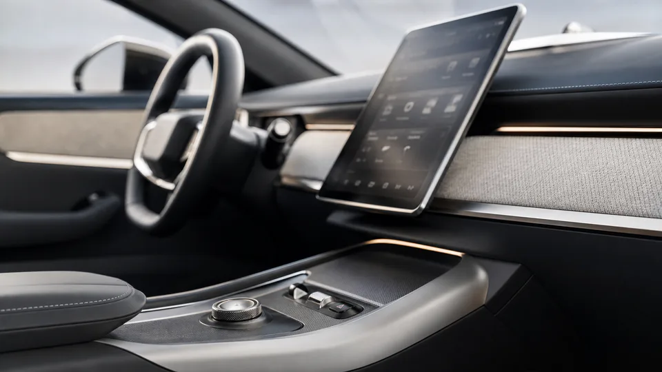 Il futuro design degli abitacoli Volvo con touchscreen e una maggiore presenza di comandi fisici