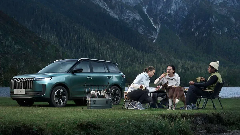 Jaecoo 5 BEV: il SUV elettrico compatto con traino da 750 kg e tecnologia V2L per la vita all’aperto