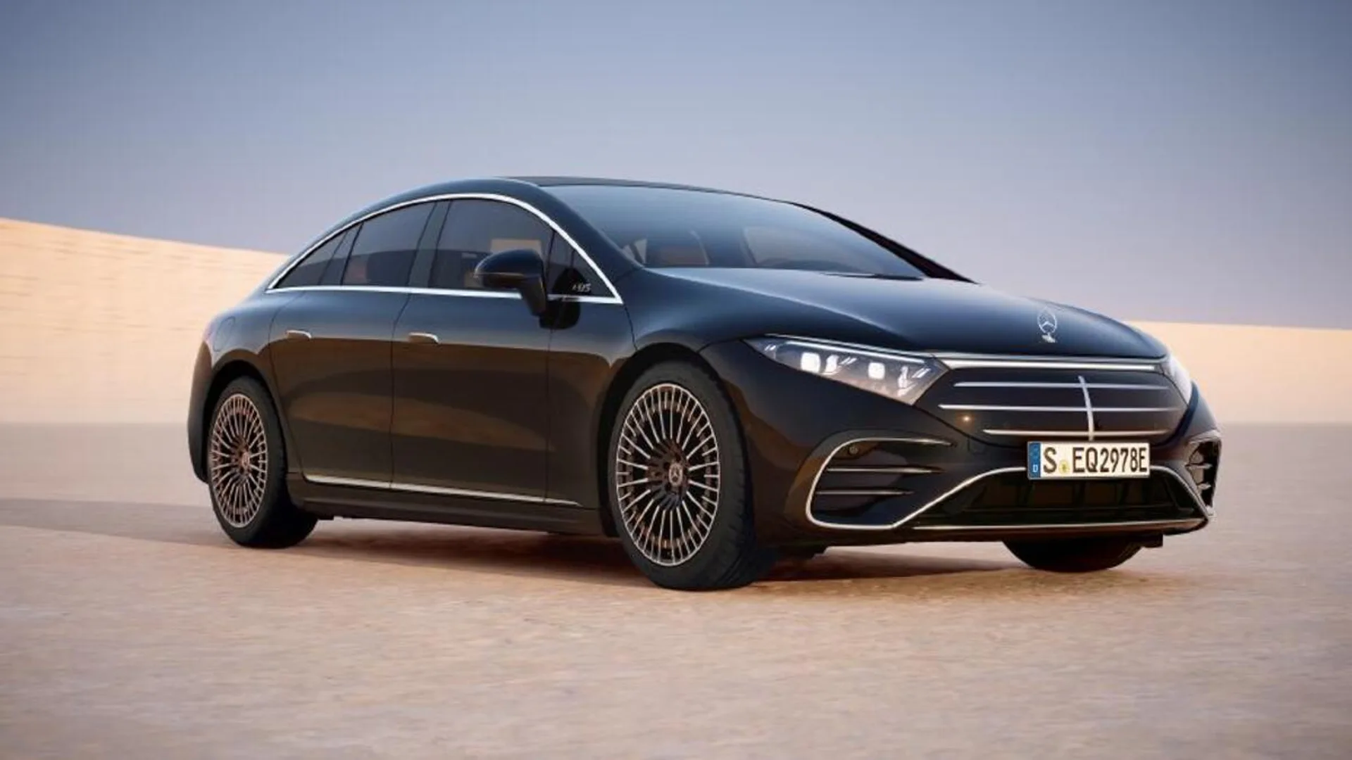 Mercedes EQS 2025: crescono sia il comfort che la batteria