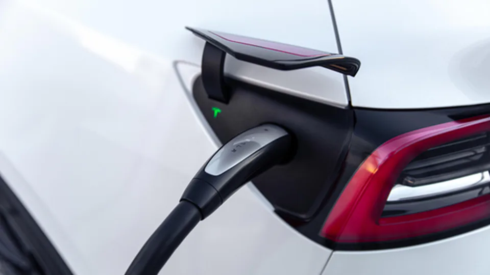 L’impatto delle ricariche rapide sui pacchi batteria Tesla