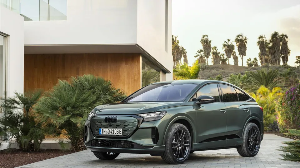 Audi Q4 e-tron 2026: restyling leggero e più autonomia