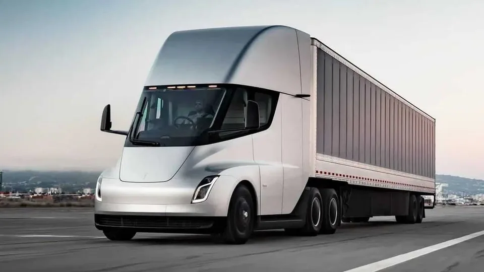 Elon Musk aggiorna la produzione di Tesla Semi