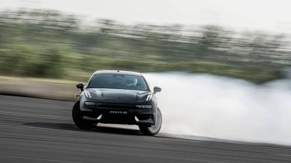 Zeekr 001 Drifting Anteriore
